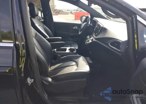 2025 Chrysler Pacifica Select from USA, damaged, VIN 2C4RC1BG0SR506483